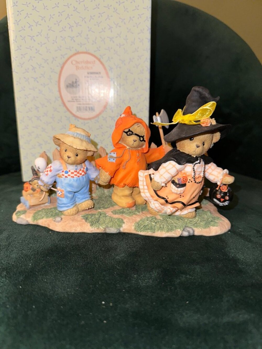 ISO #4008963 Cherished Teddies Halloween